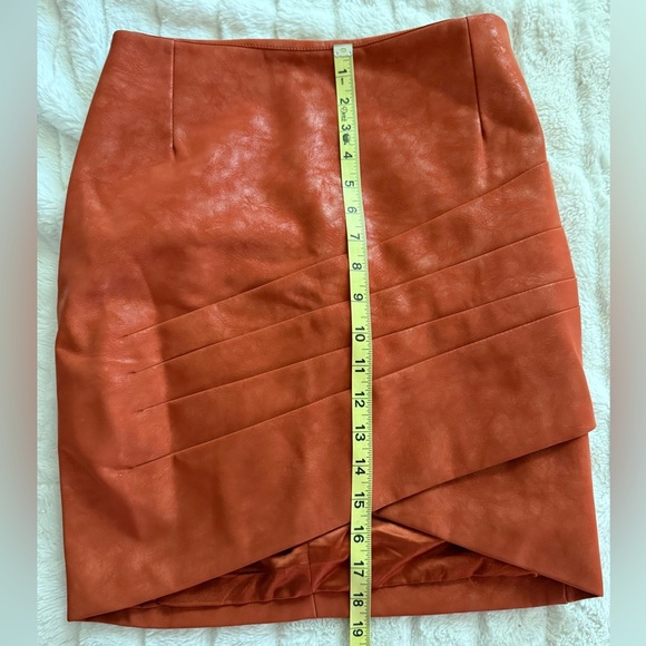 GUESS Faux Leather Mini Skirt Burnt Orange Rust Asymmetrical Hem Size S - Picture 4 of 6